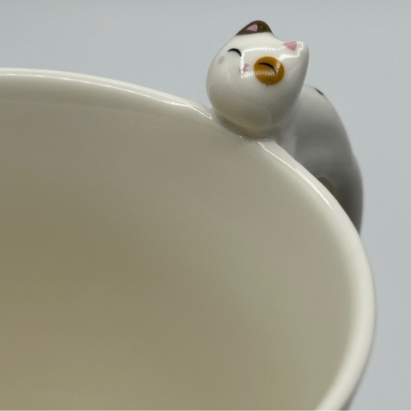 Genki Cats Coffee Cup With Cat Peeking Handle 12 fl oz Kitten Neko Design - Picture 8 of 9